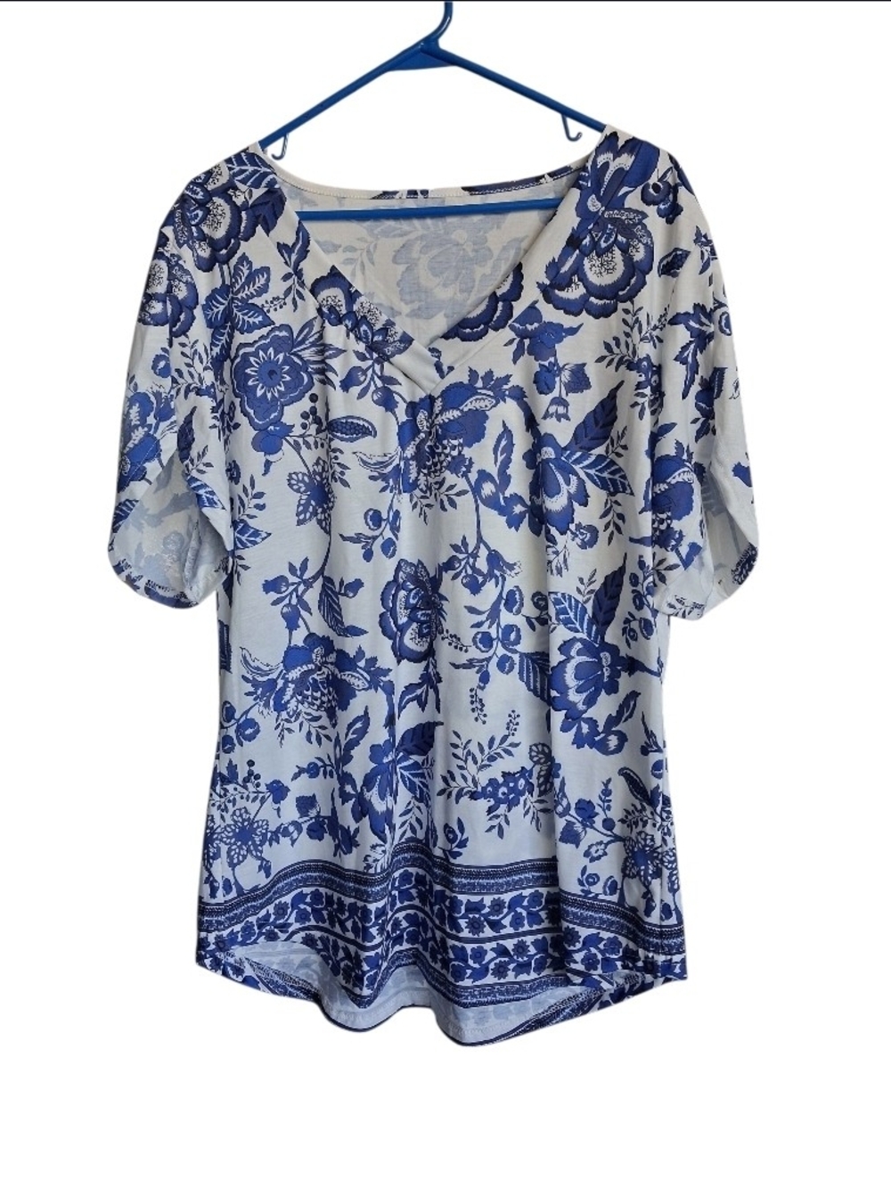 Blue & White Floral V-Neck Blouse – Boho Summer Short Sleeve Top Size L